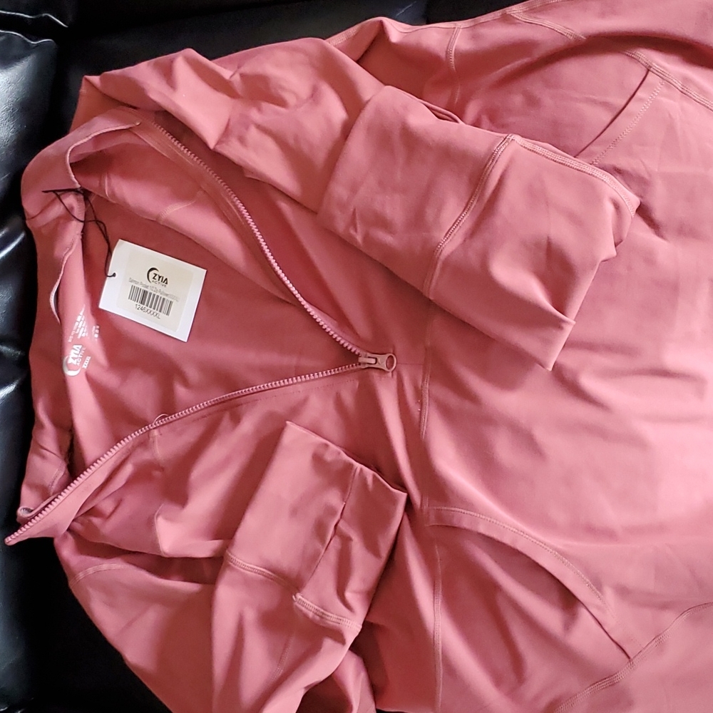 Zyia NWT  pullover